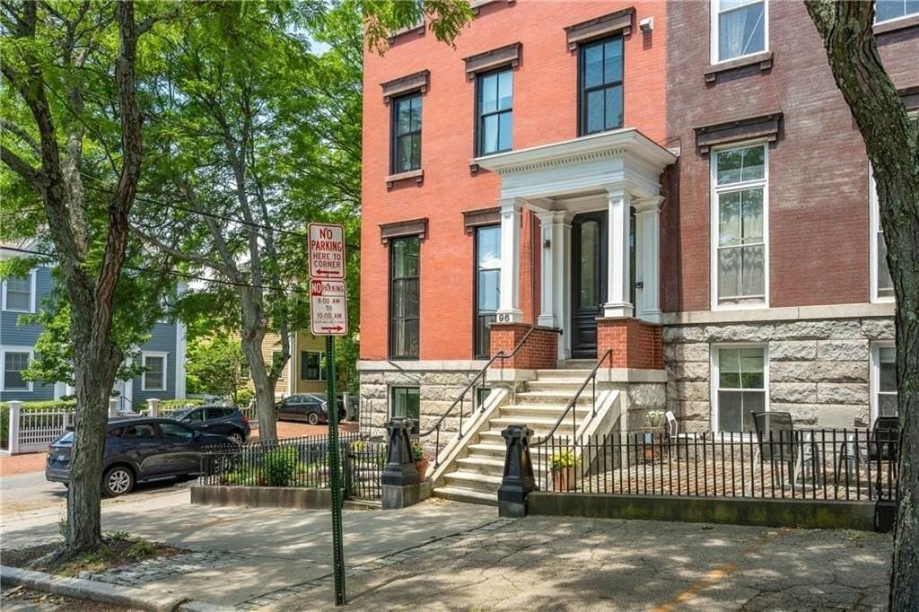 96 Bowen St #3 - Photo 3 of 21