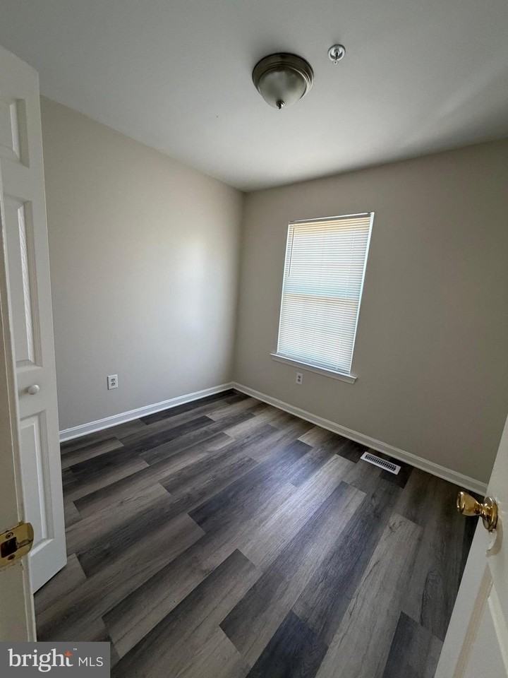 1746 Countrywood Ct - Photo 3 of 11