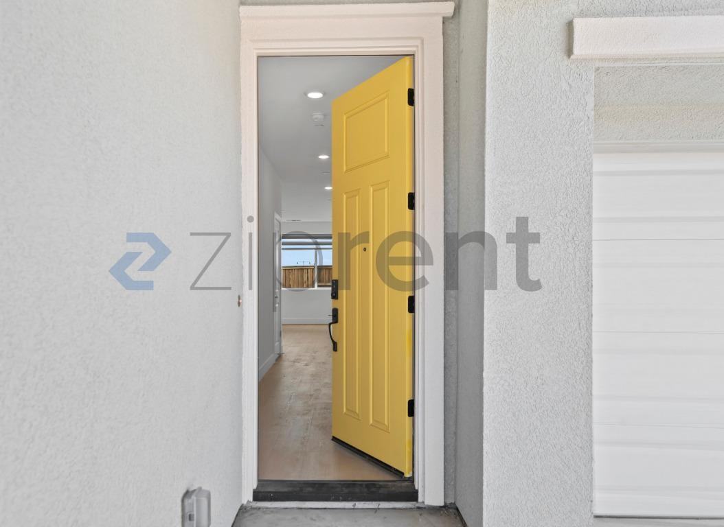 4638 Strandberg Ave - Photo 4 of 36