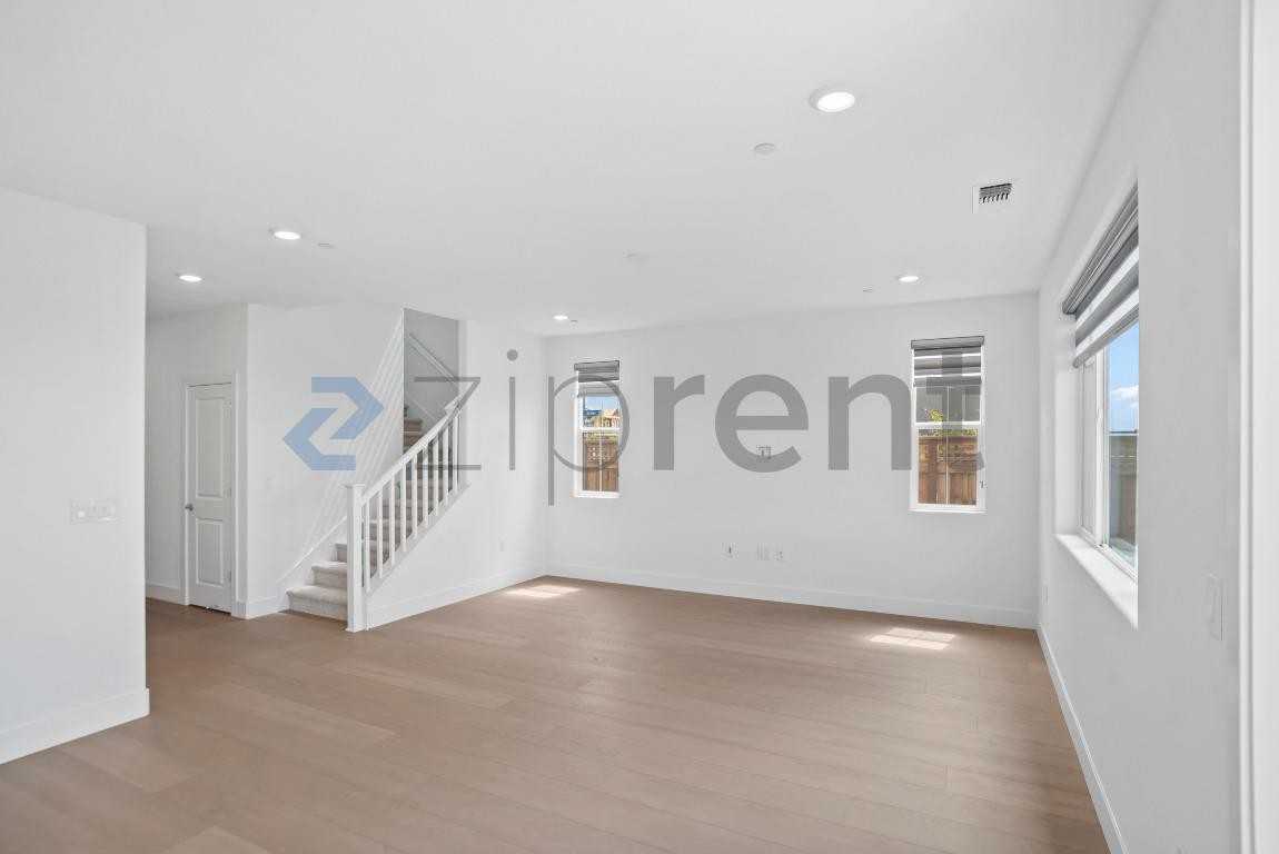 4638 Strandberg Ave - Photo 7 of 36