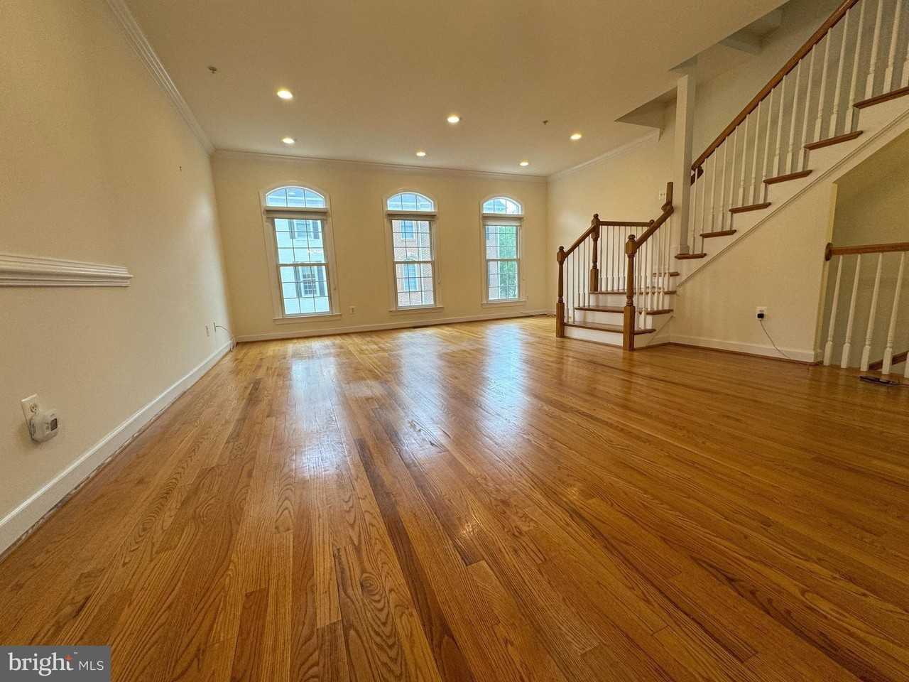 504 N Thomas St Apt I - Photo 3 of 16