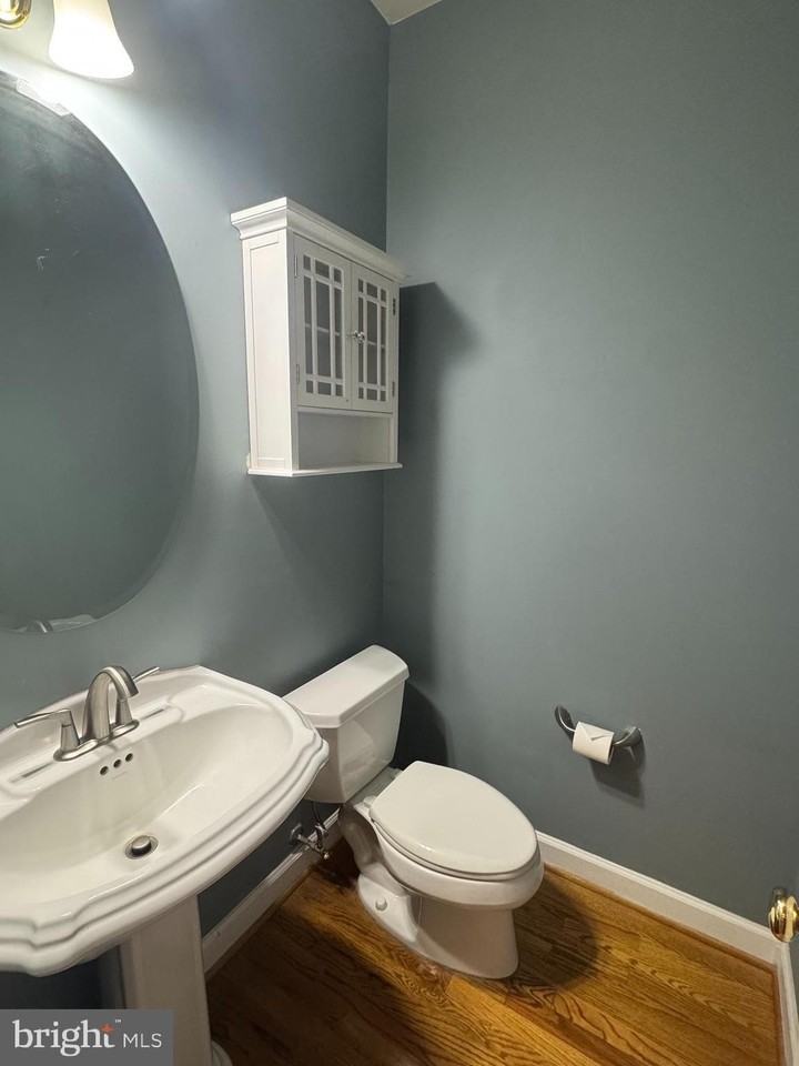 504 N Thomas St Apt I - Photo 5 of 16