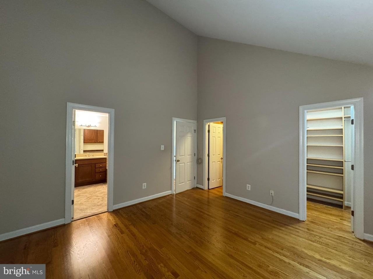504 N Thomas St Apt I - Photo 6 of 16