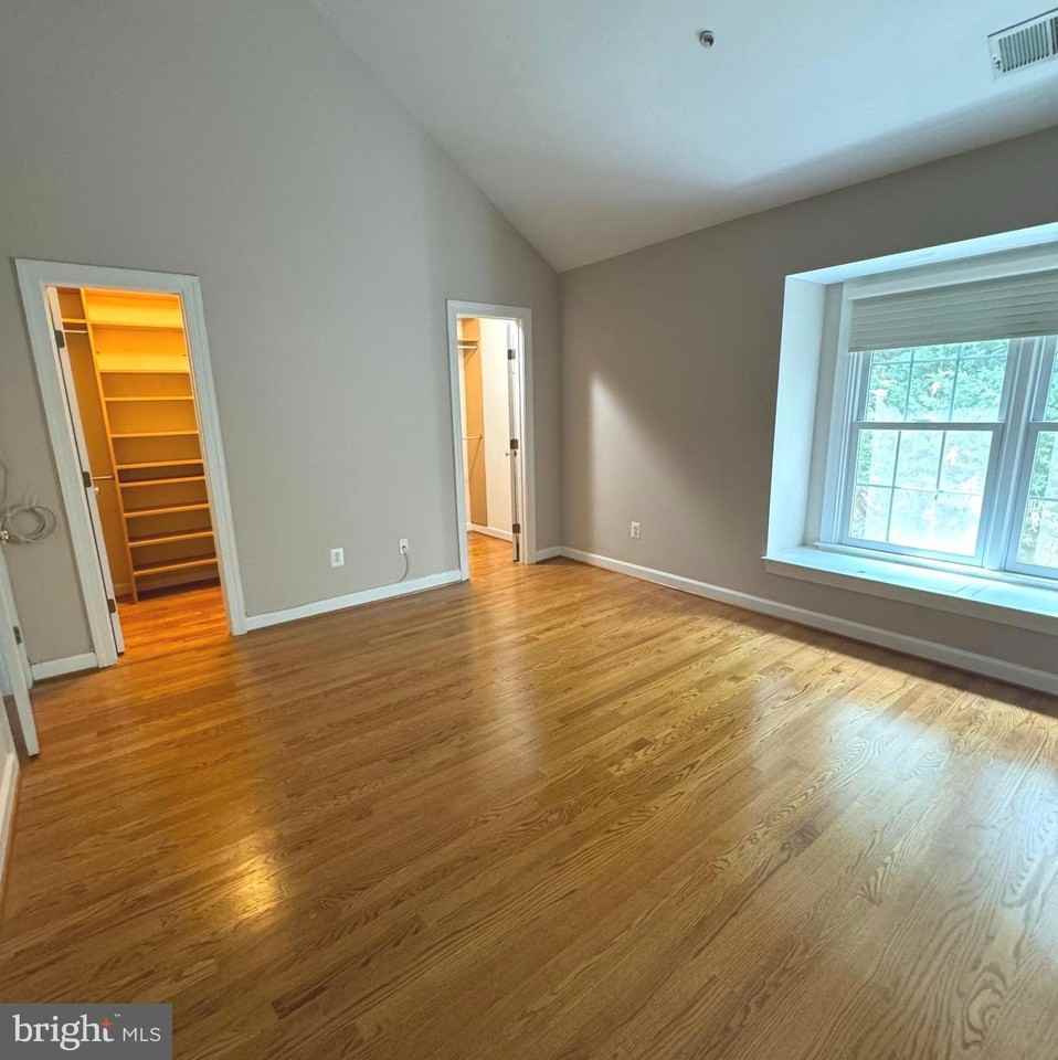 504 N Thomas St Apt I - Photo 7 of 16