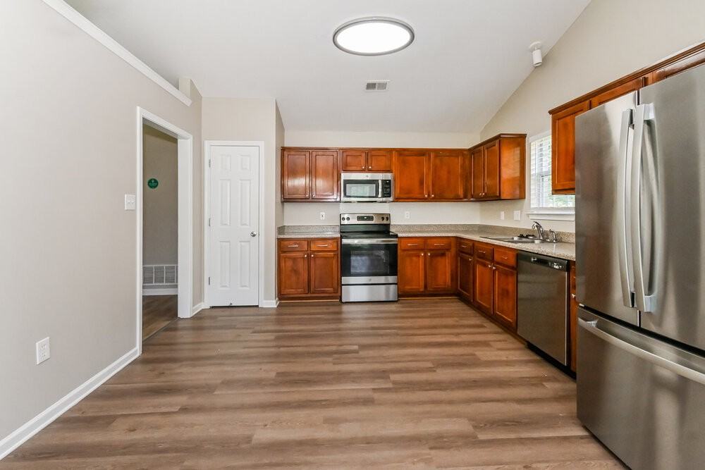 1540 Madison Cv W - Photo 6 of 16
