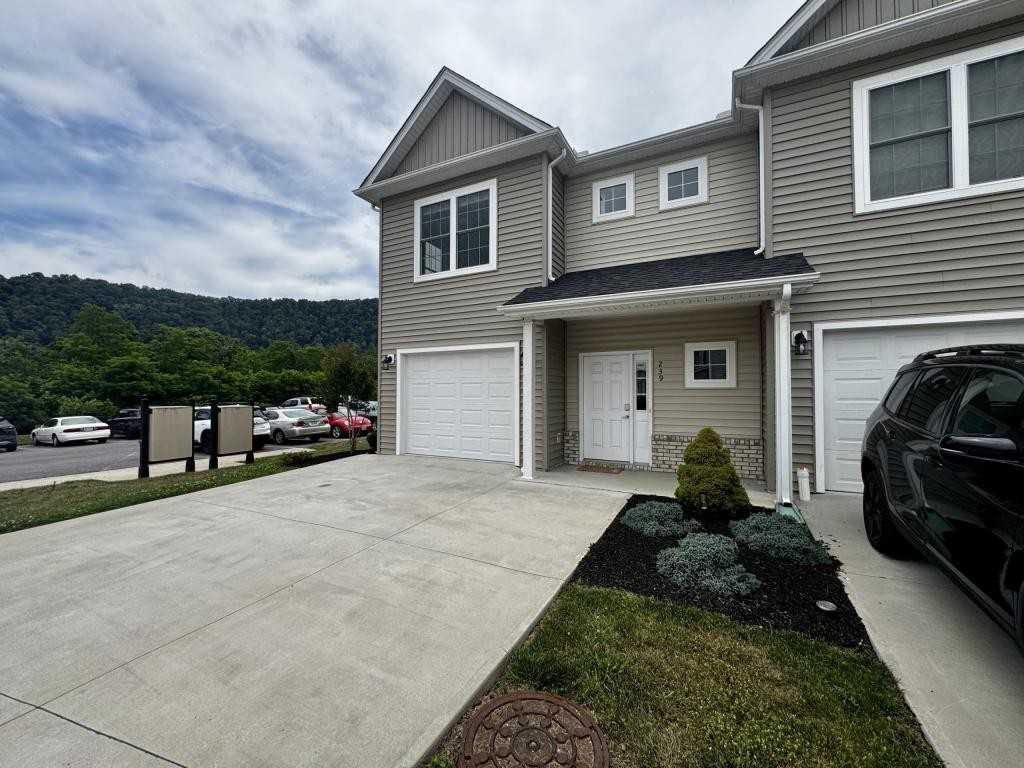 239 Louise Ln - Photo 3 of 24