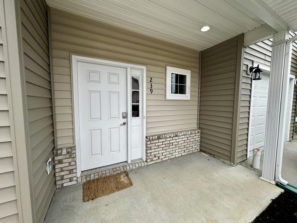 239 Louise Ln - Photo 4 of 24