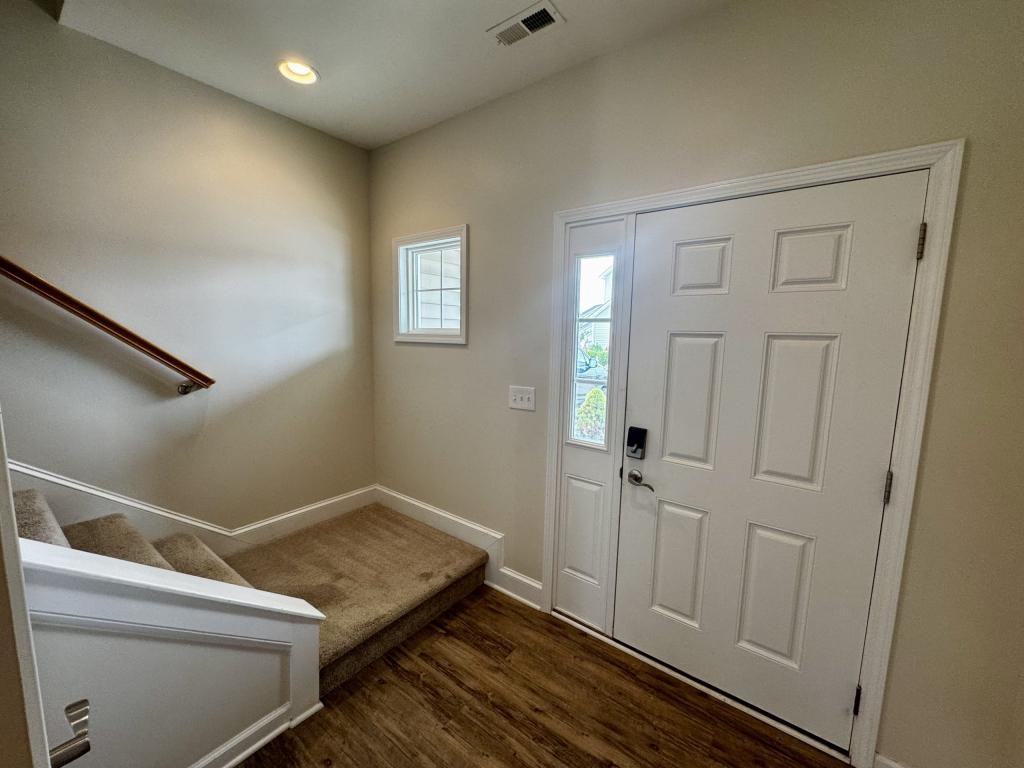 239 Louise Ln - Photo 5 of 24