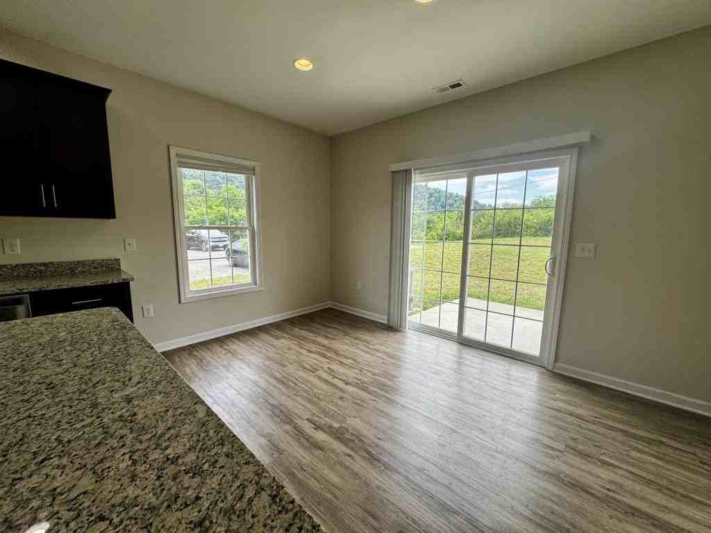 239 Louise Ln - Photo 7 of 24
