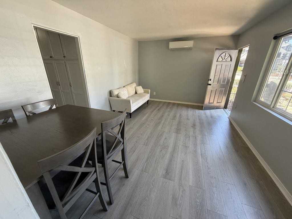 2943 Talbot St - Photo 4 of 18