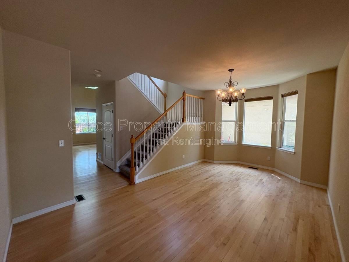 1730 S Poplar St - Photo 3 of 10