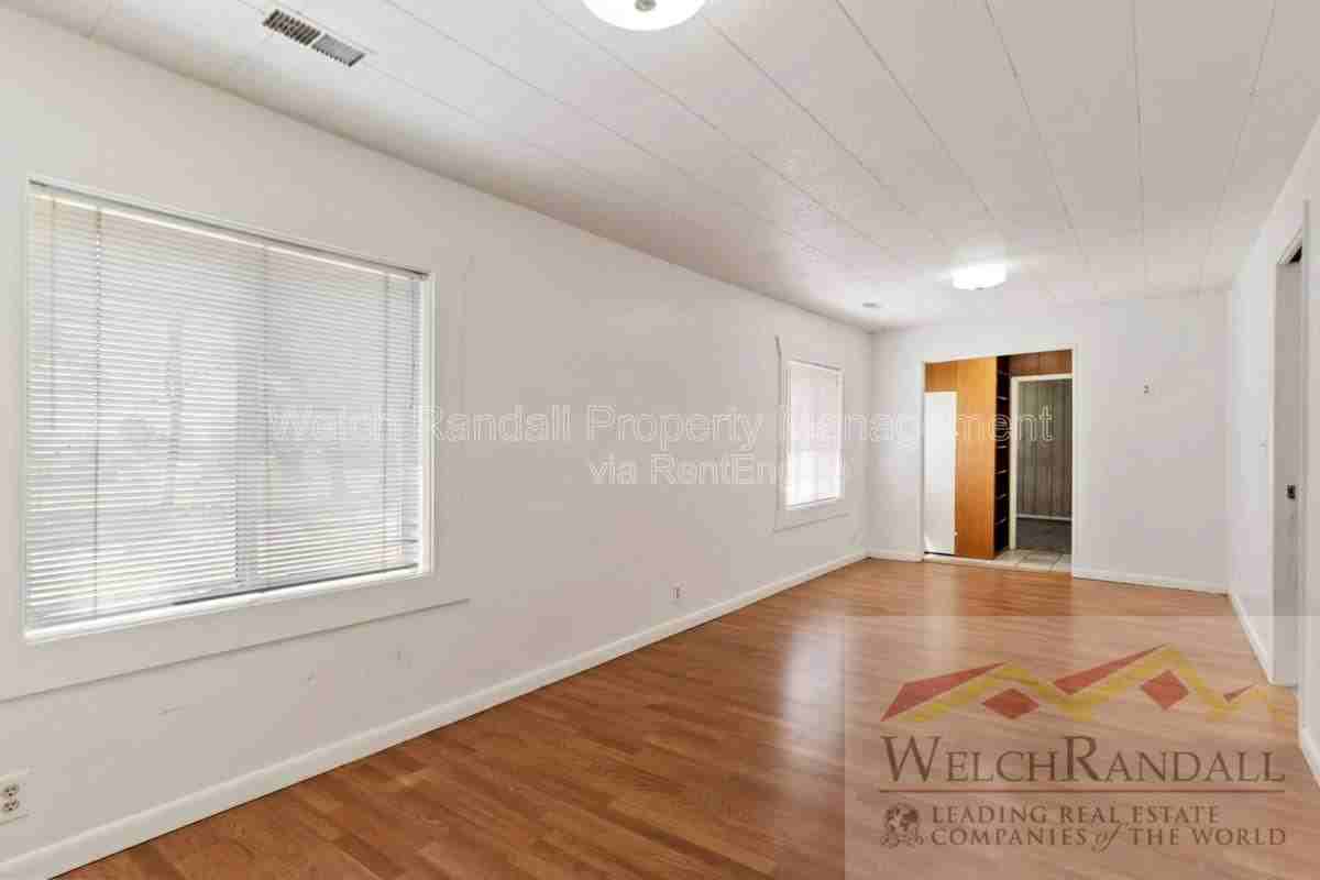 421 E 2625 N - Photo 3 of 10