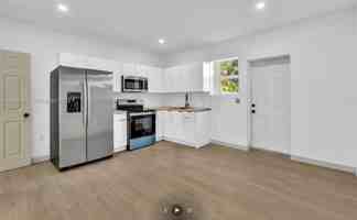 featured image of 709 Sw 4th Ct ##17