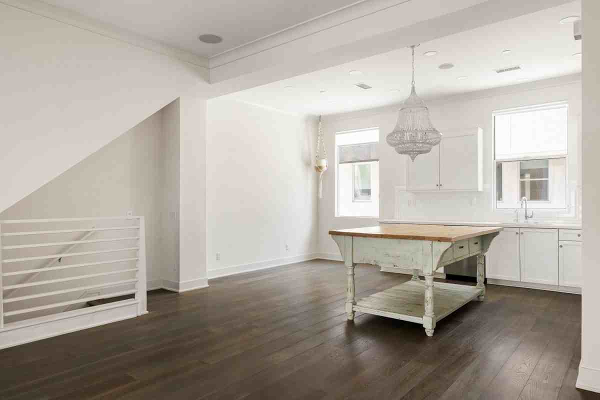 2204 Fox Ln - Photo 3 of 16