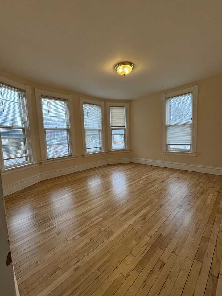 153 N Franklin St #1