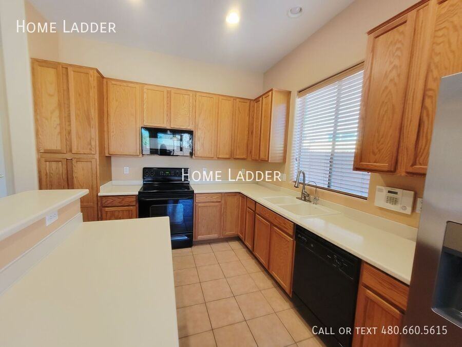 8348 W Andrea Dr - Photo 5 of 18