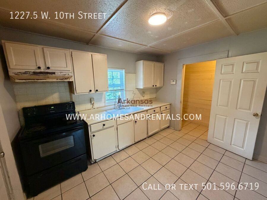 1227 W 10th St - Photo 4 of 8
