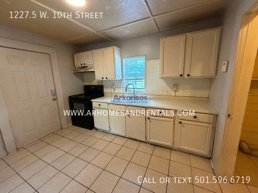 1227 W 10th St - Photo 5 of 8
