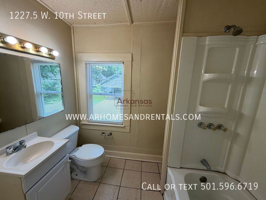 1227 W 10th St - Photo 6 of 8