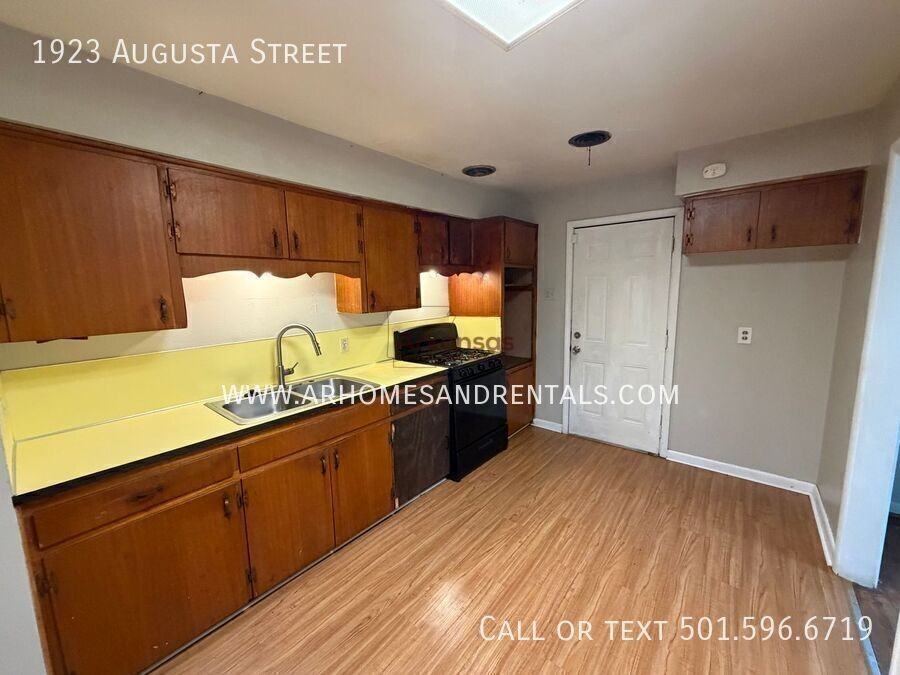 1923 Augusta St - Photo 5 of 13
