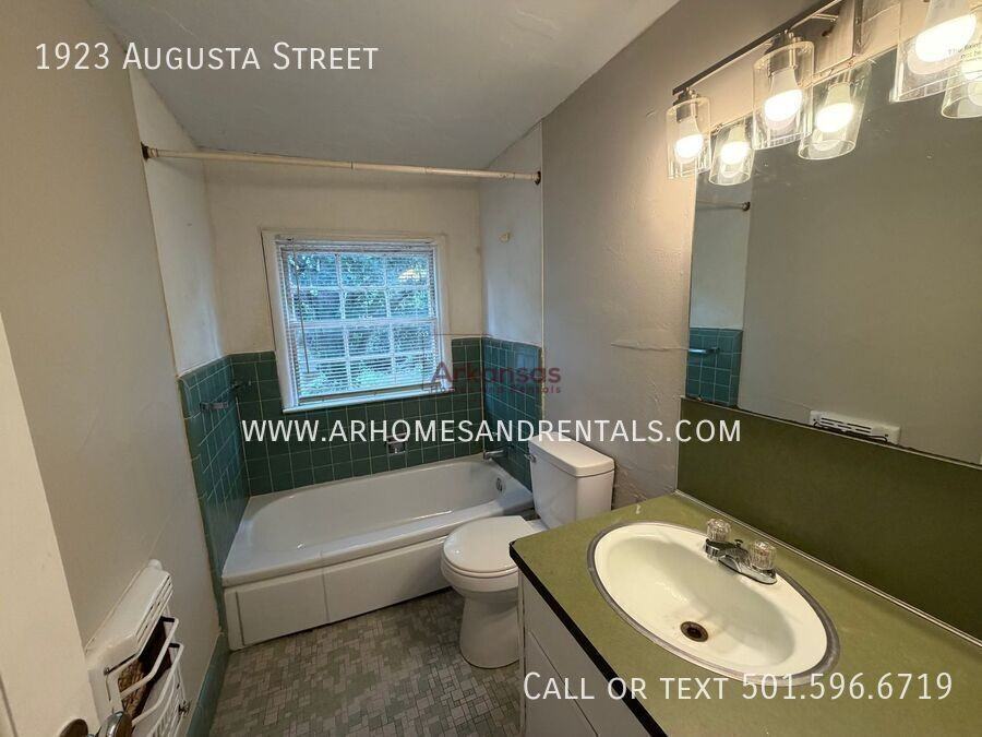 1923 Augusta St - Photo 6 of 13