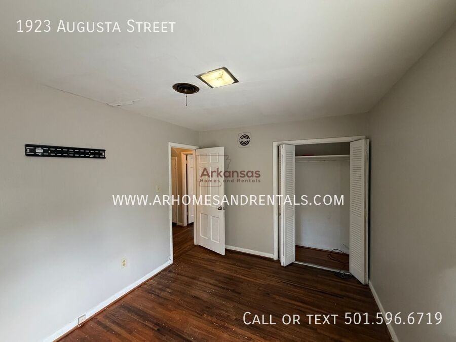 1923 Augusta St - Photo 7 of 13