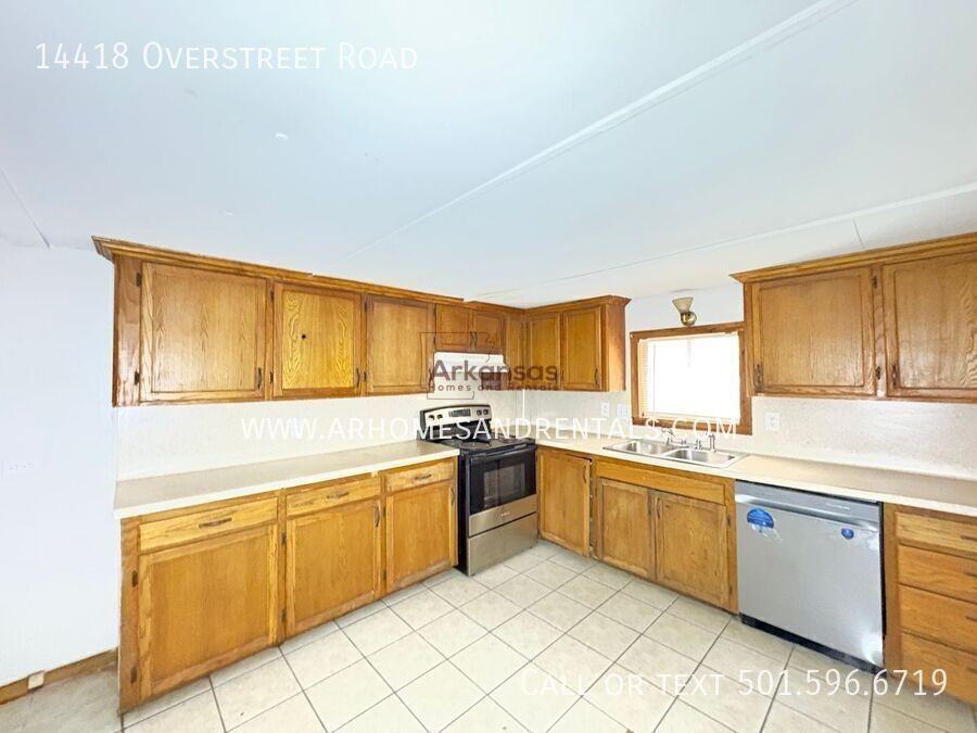 14418 Overstreet Rd - Photo 5 of 10