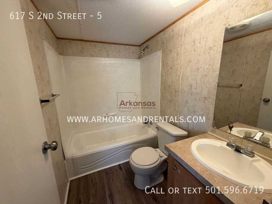 617 S 2nd St #5 - Photo 6 of 10