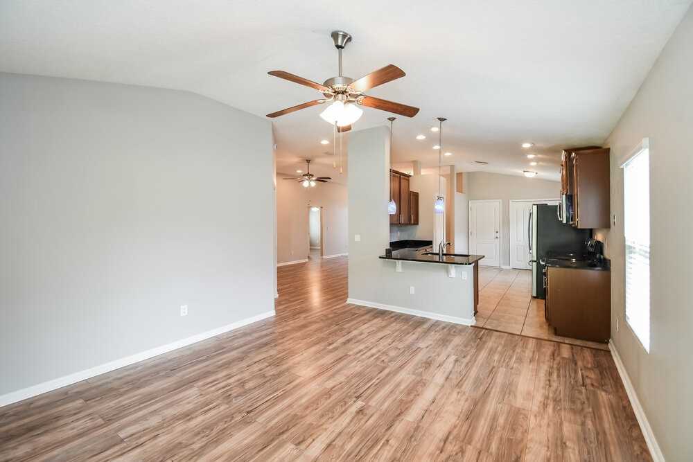 15847 Rachel Creek Dr - Photo 4 of 16