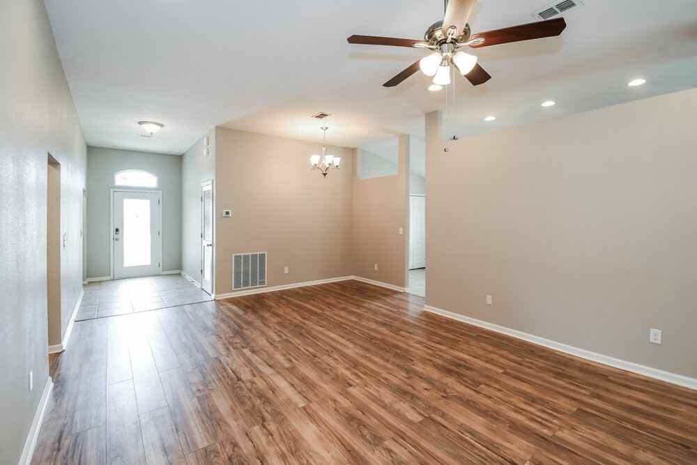15847 Rachel Creek Dr - Photo 5 of 16