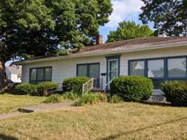 featured image of 215 W Cass St