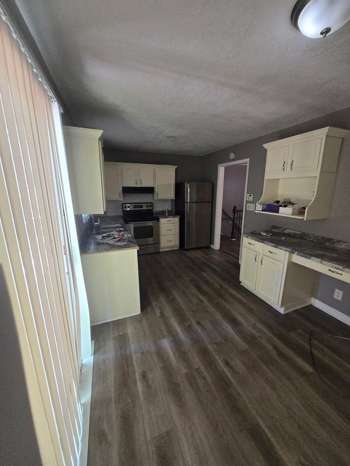 9809 Wallace Ave - Photo 3 of 11