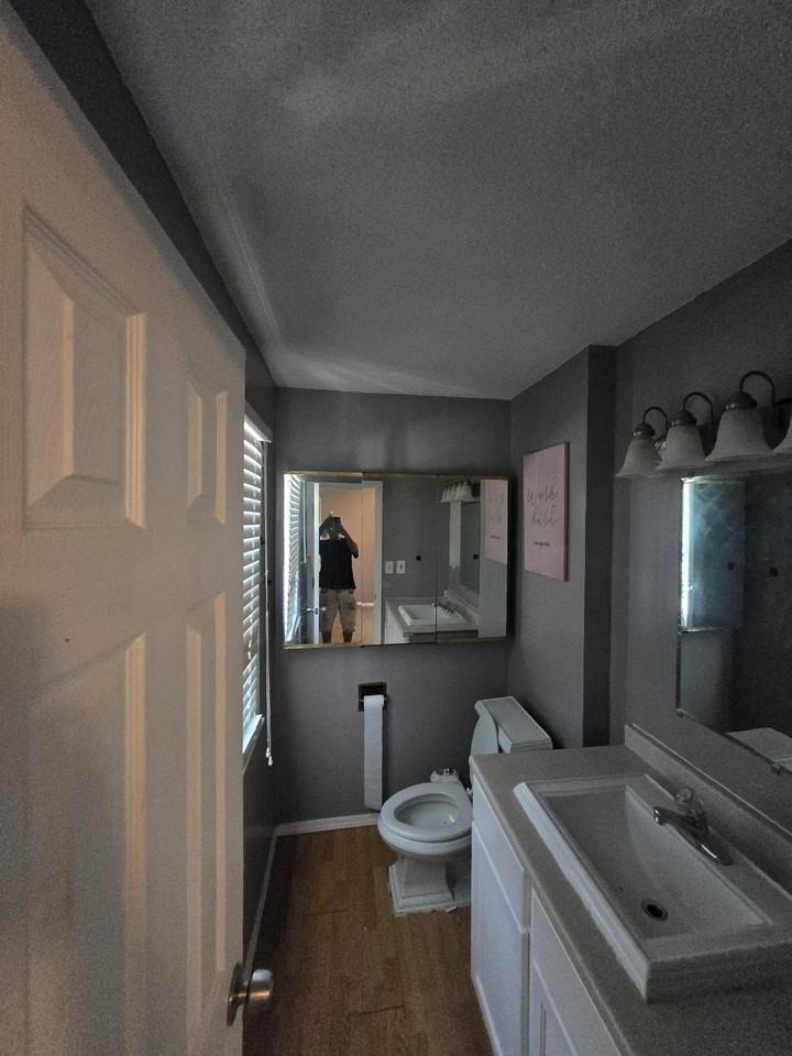 9809 Wallace Ave - Photo 4 of 11