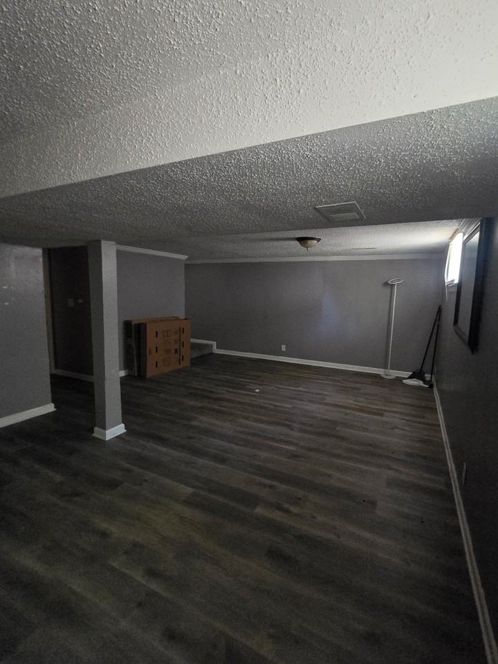 9809 Wallace Ave - Photo 5 of 11
