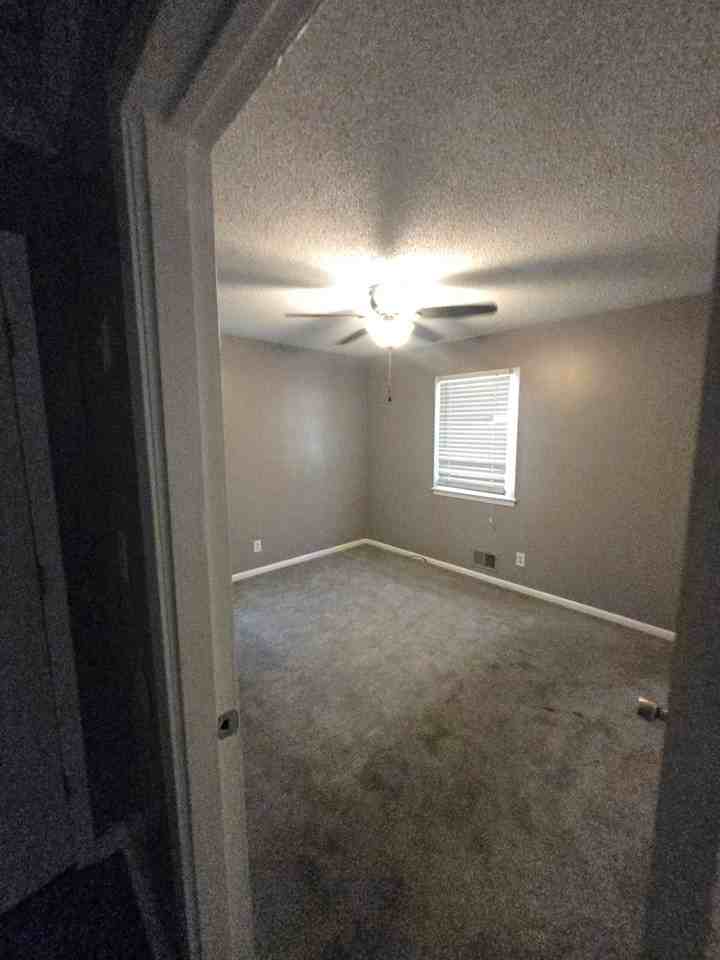 9809 Wallace Ave - Photo 6 of 11