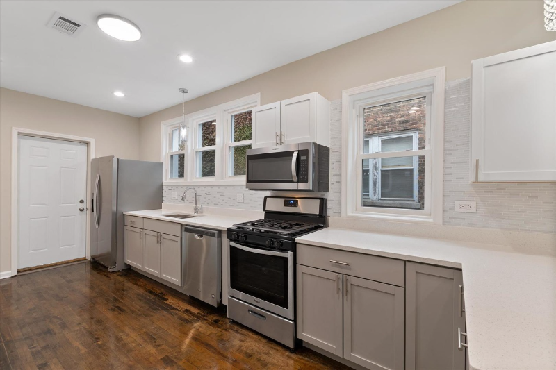 7836 S Kingston Ave #2 - Photo 3 of 12