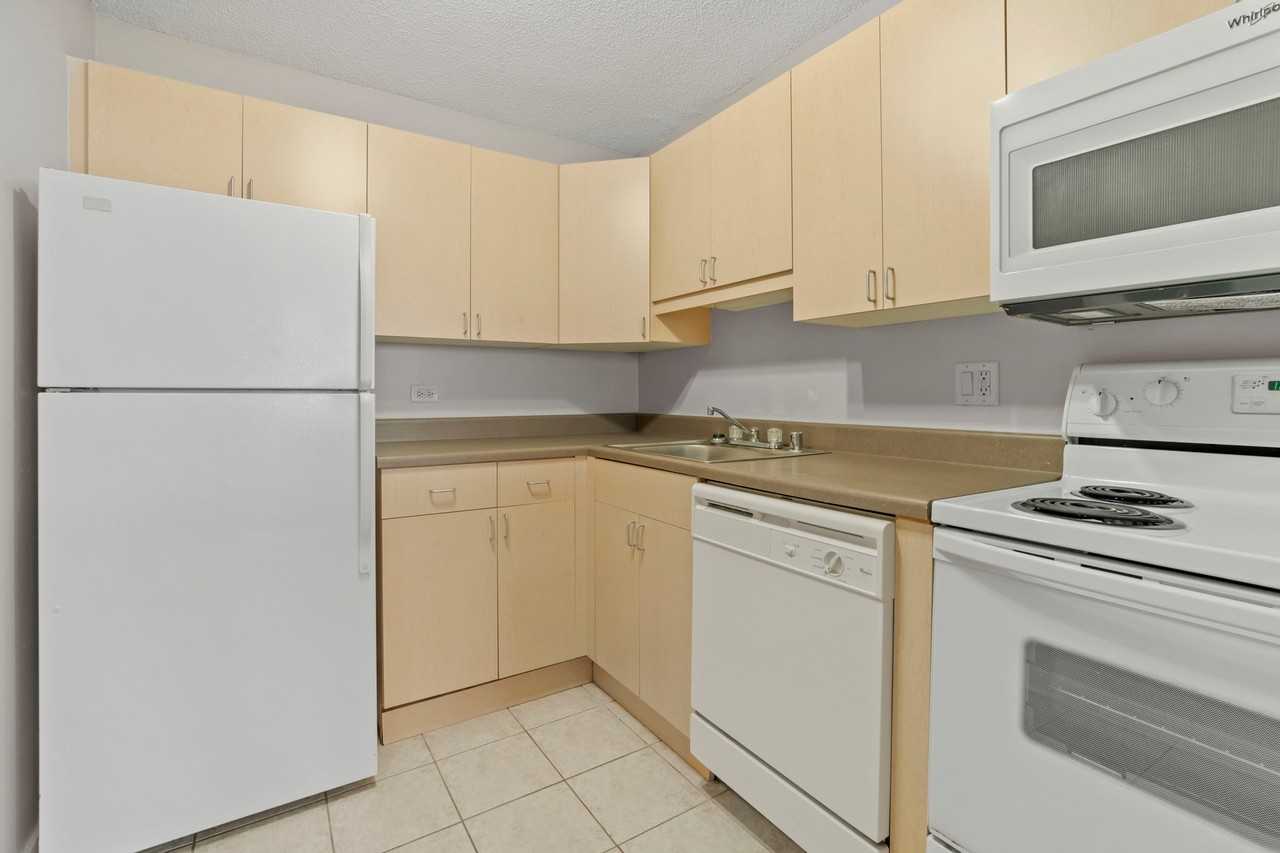 1311 S Michigan Ave - Photo 3 of 6