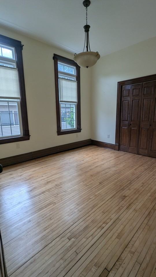 808 Iglehart Ave - Photo 4 of 15