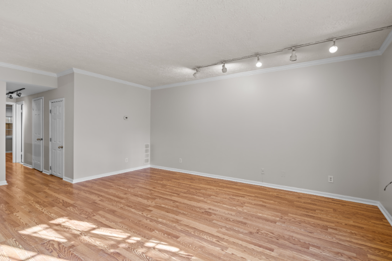 1957 1/2 Calvert St Nw - Photo 3 of 16