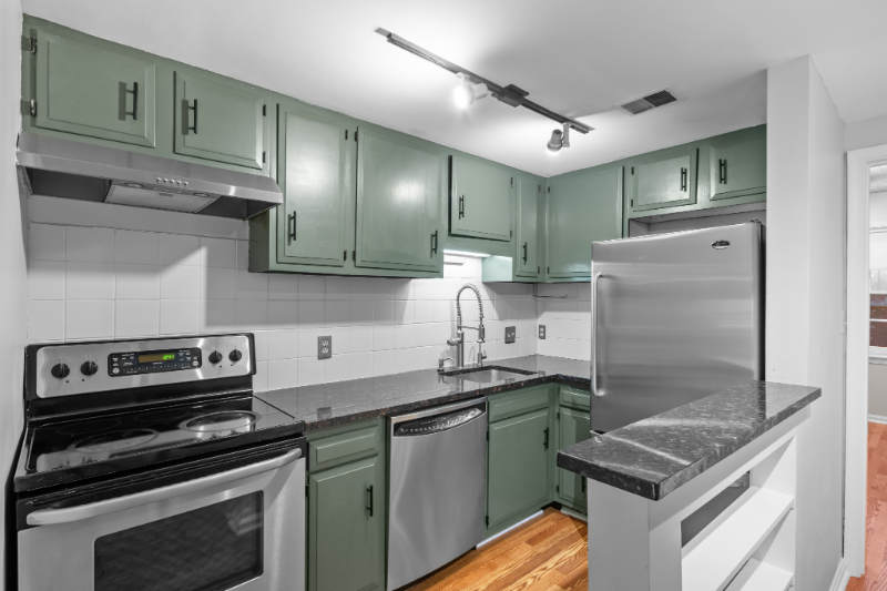 1957 1/2 Calvert St Nw - Photo 4 of 16