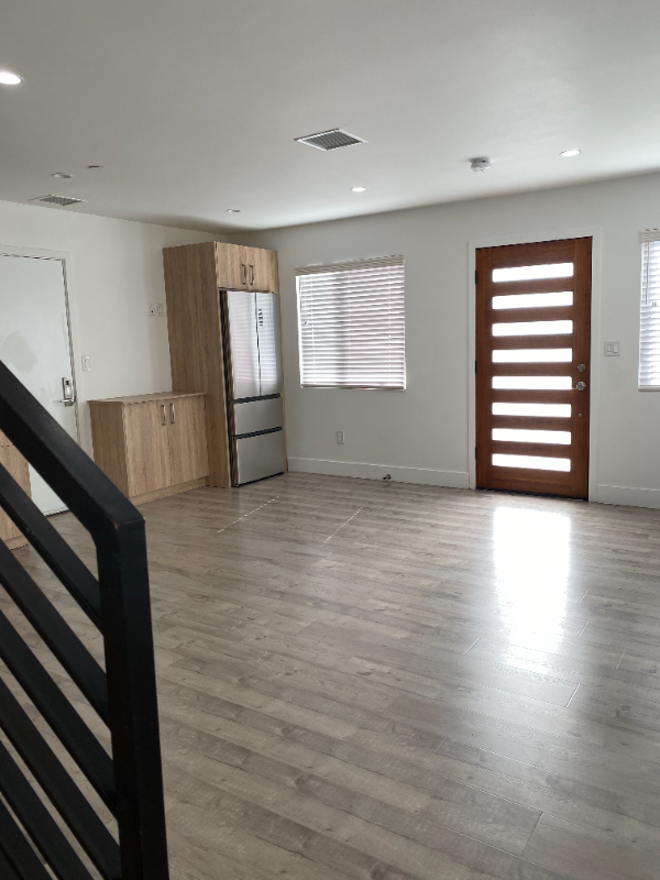 2300 Carmona Ave - Photo 3 of 20