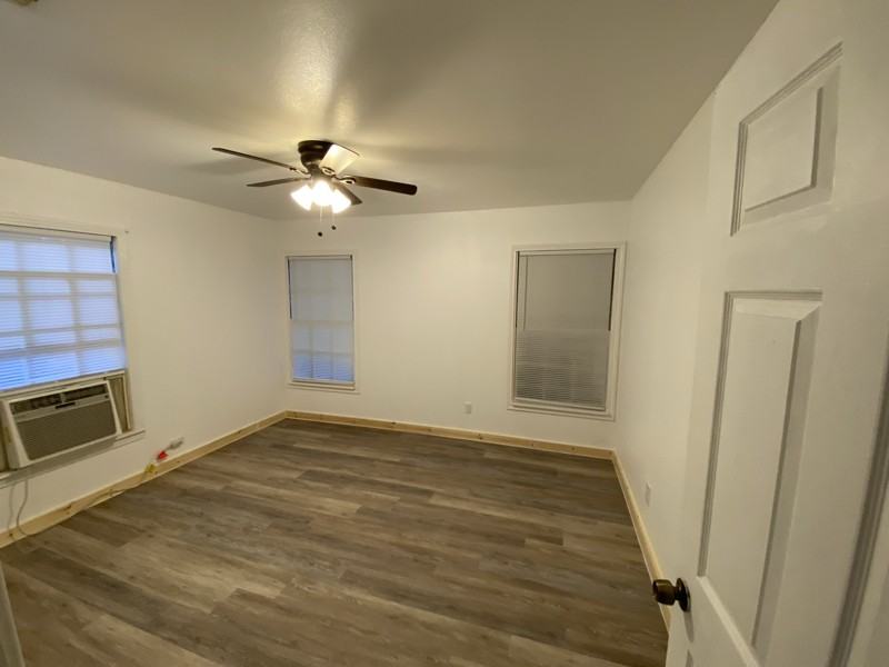 802 E 4th St - Photo 6 of 7
