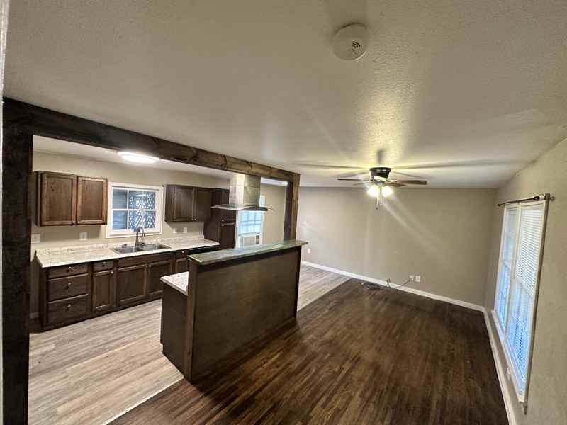802 E 4th St - Photo 7 of 7
