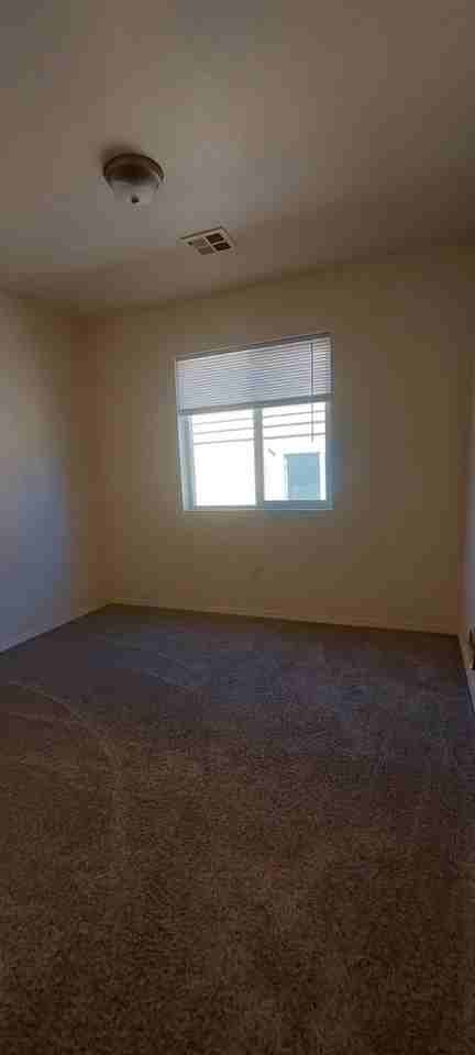 1465 Gleason Ave - Photo 3 of 17