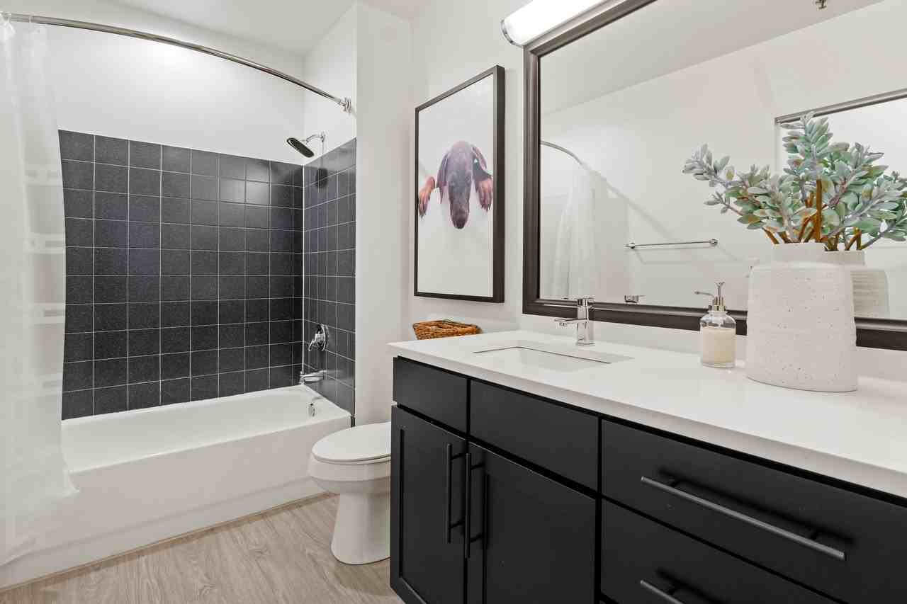 1437 S State St - Photo 5 of 7