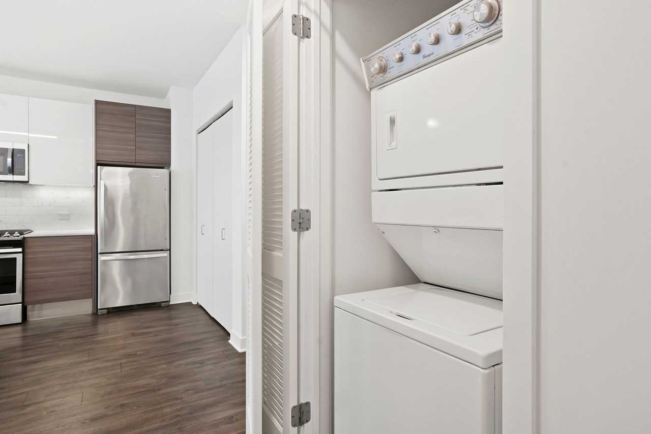 189 W Hubbard St - Photo 4 of 7