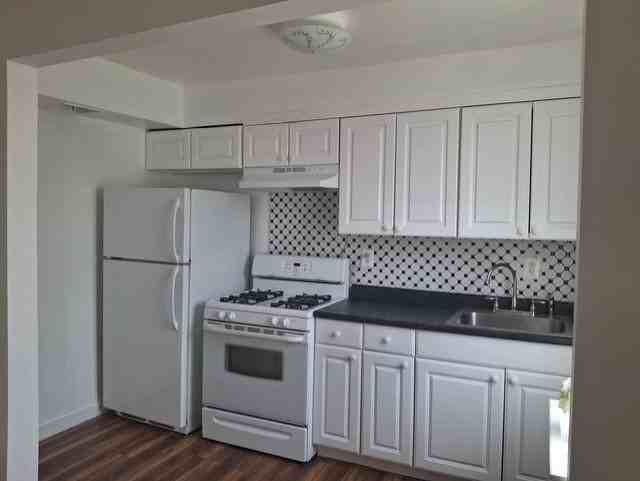 2582 Richmond Ter #2FRONT - Photo 2 of 22