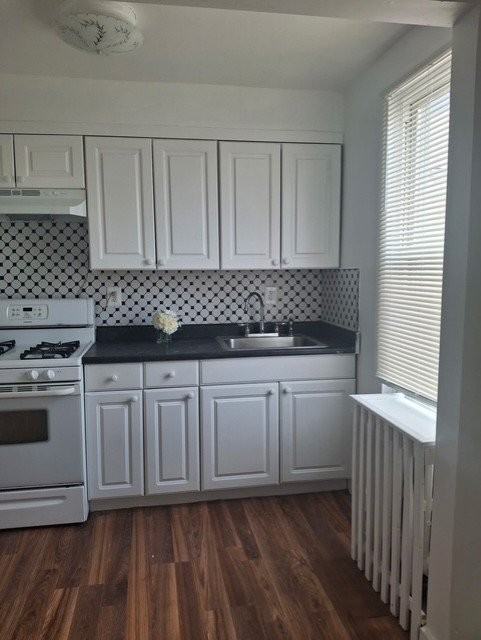 2582 Richmond Ter #2FRONT - Photo 3 of 22