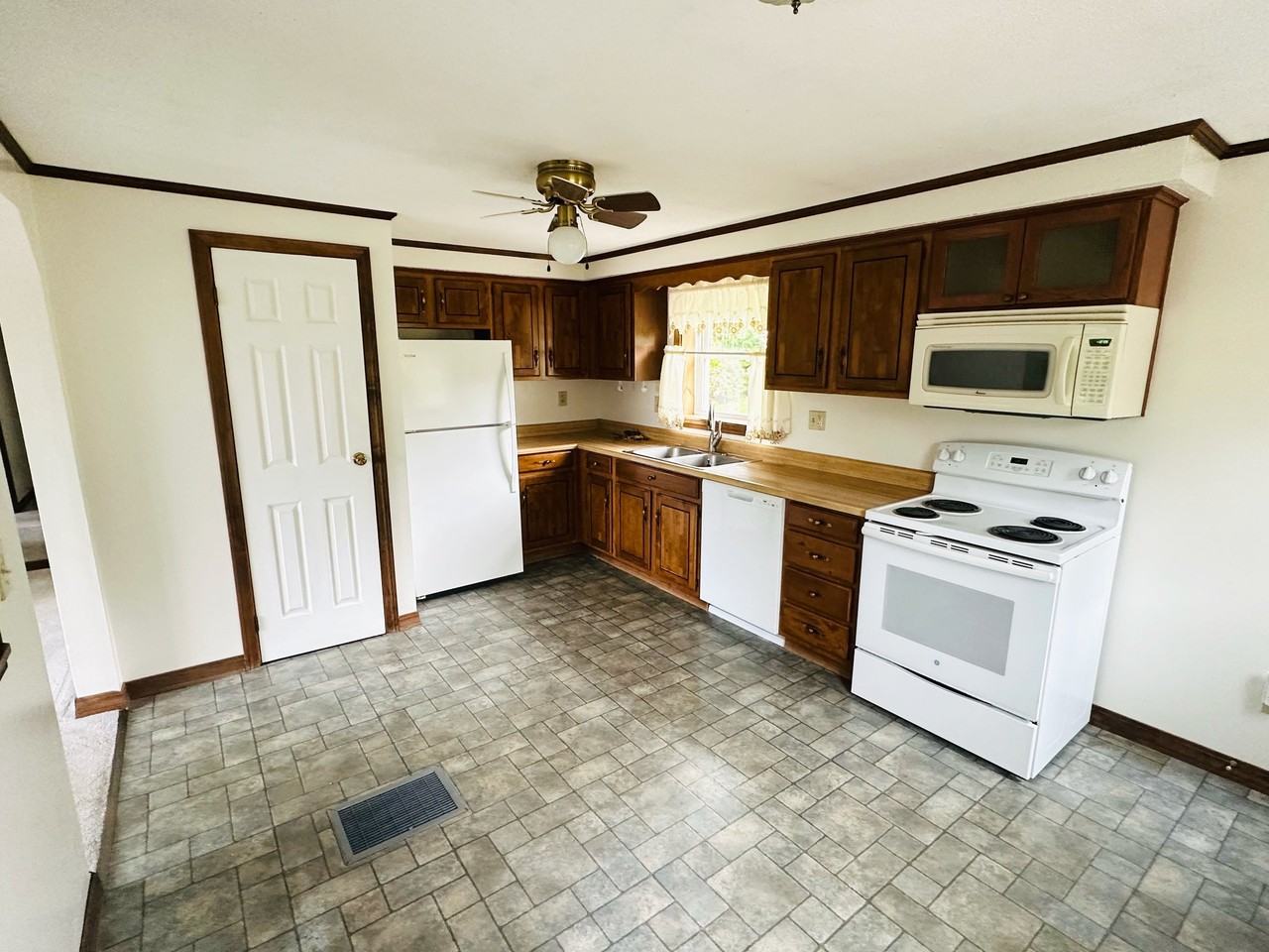 16 J R Dr - Photo 2 of 20