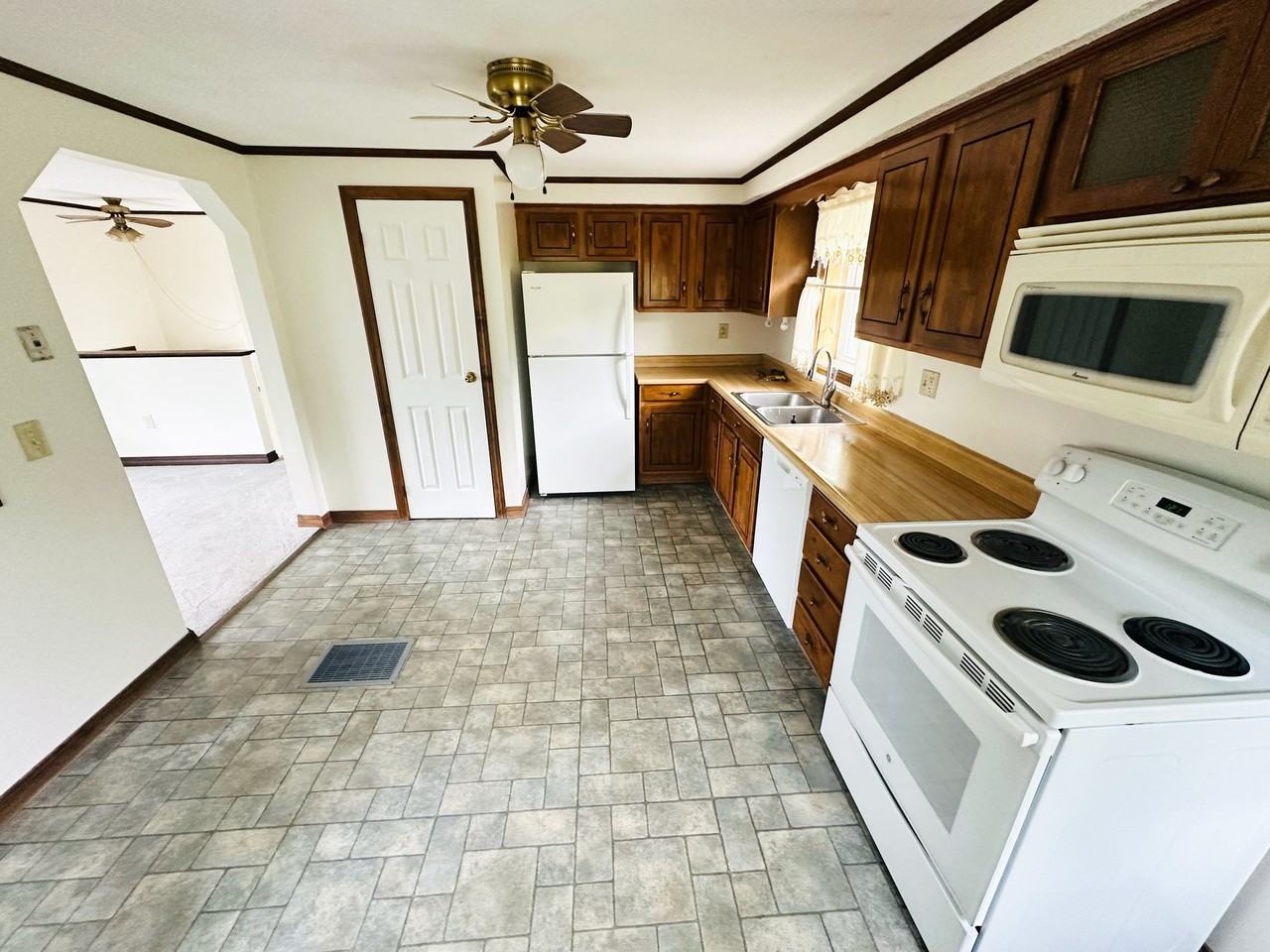 16 J R Dr - Photo 3 of 20